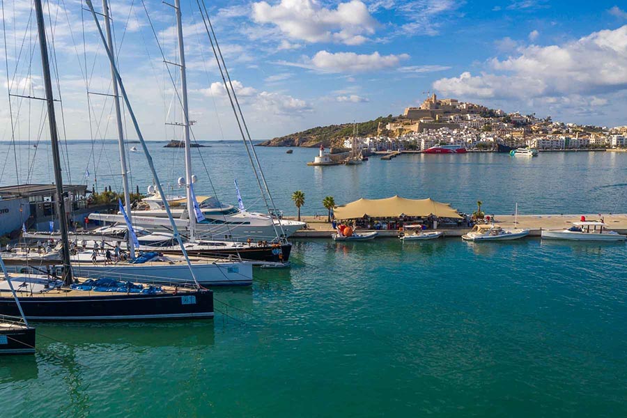 El Grupo IPM gestionará un año más la marina de superyates de Ibiza