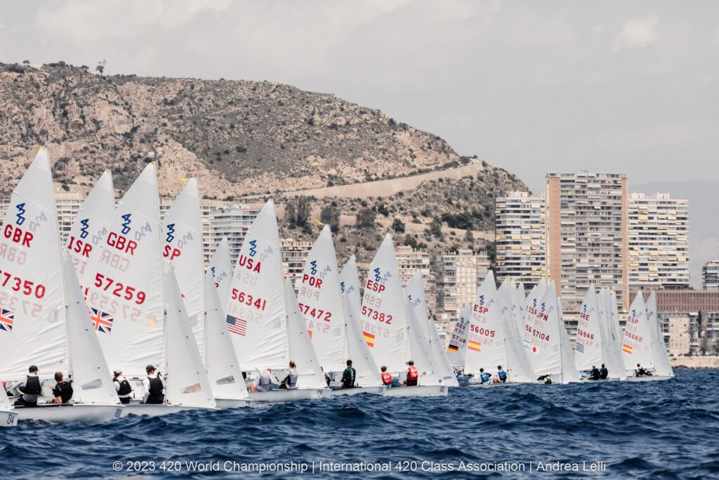 Dos jornadas claves para asaltar el podio del Mundial de 420