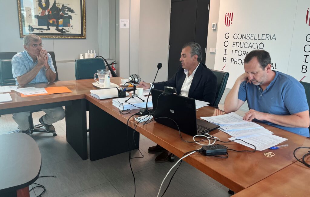 El Govern se compromete a buscar una solución “urgente” para homologar los títulos náuticos