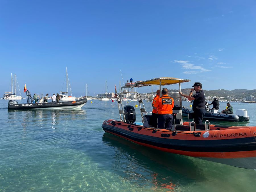 Inspeccionan una treintena de embarcaciones fondeadas en Ibiza