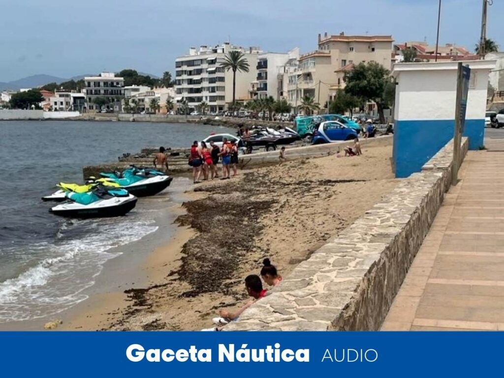 Piden el cierre temporal de la rampa de Sant Joan de Déu por el caos que provocan las motos de agua