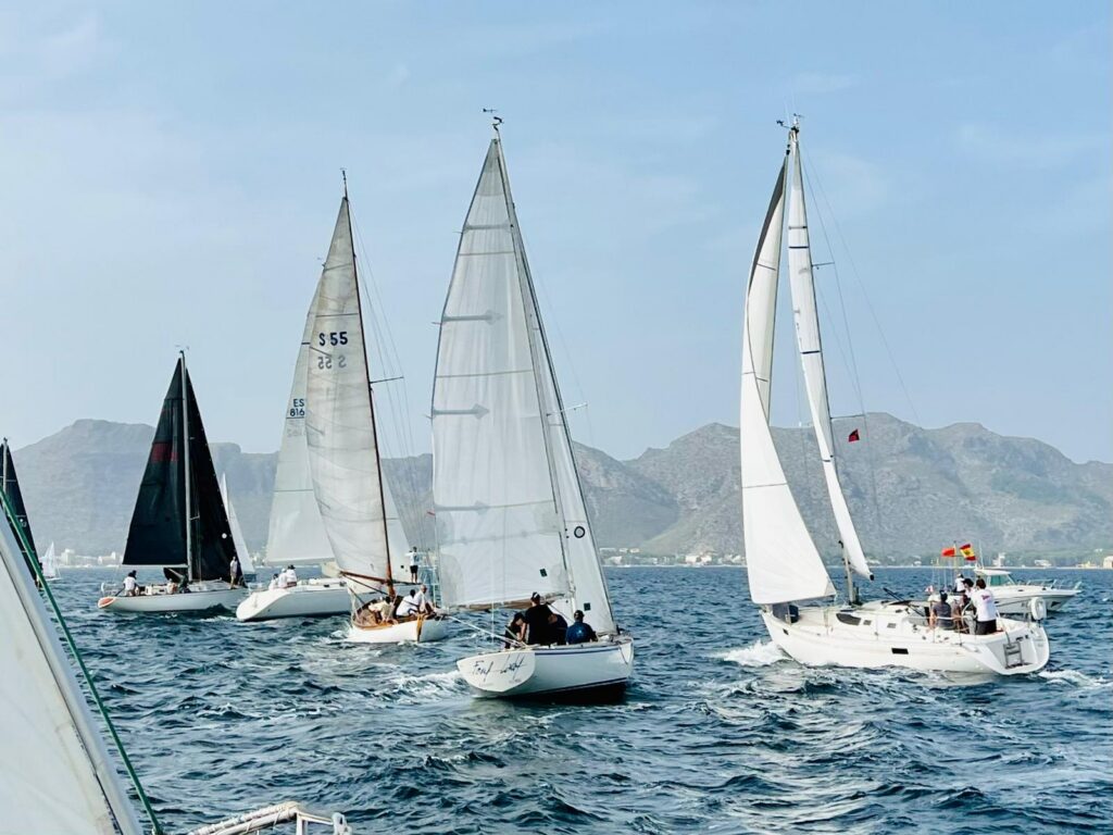 Cruceros y FF se dan cita en el Trofeo Vinyes Mortitx de Pollensa