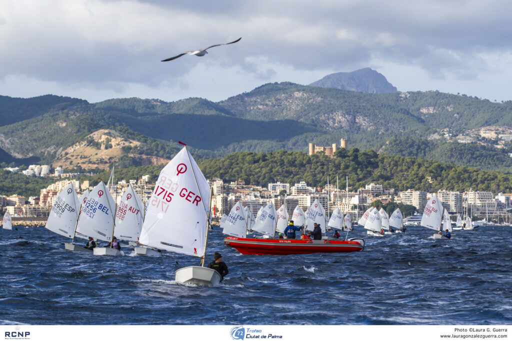 La Bahía pone a prueba la táctica de los regatistas en el Trofeo Ciutat de Palma