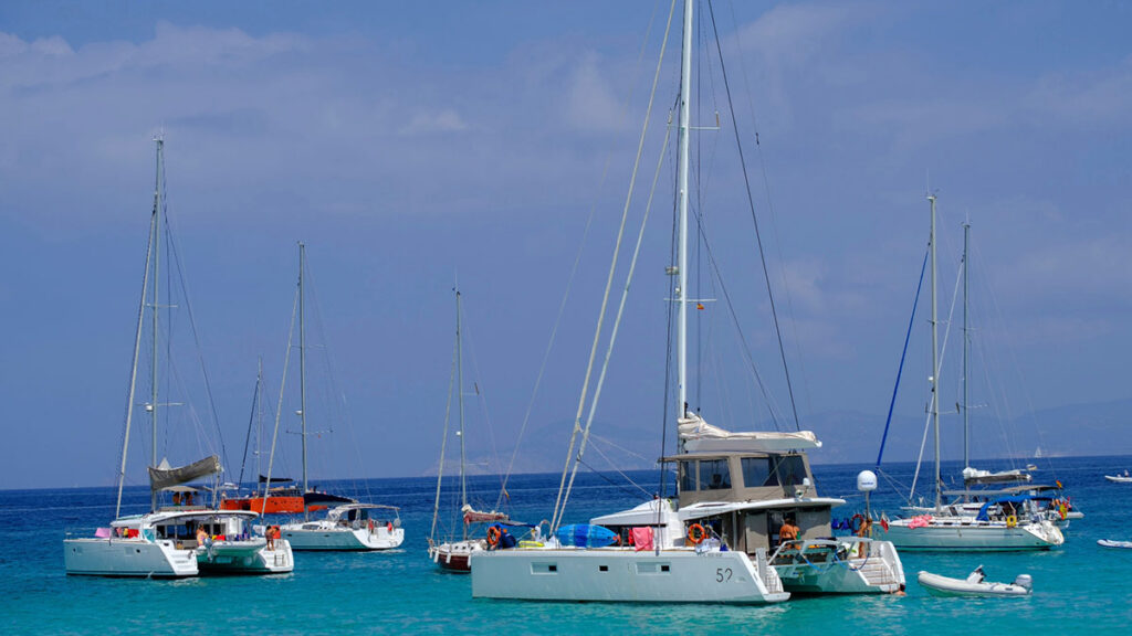 El sector en pleno pide descuentos en las boyas de fondeo para los barcos con base en Baleares