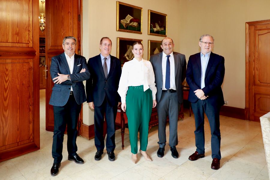 La presidenta del Govern recibe a la patronal marítima APEAM