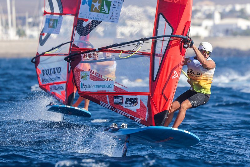 Nacho Baltasar y Pilar Lamadrid disputarán en Lanzarote la jornada final del Mundial de iQFOiL