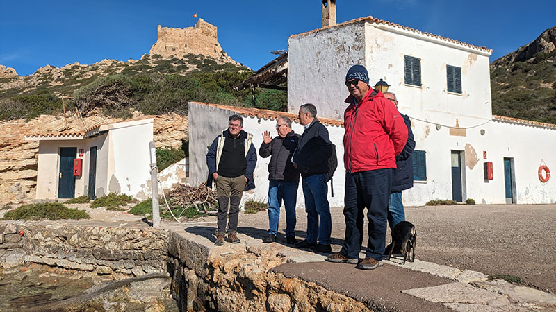 Primeros pasos para la rehabilitación del muelle de Cabrera