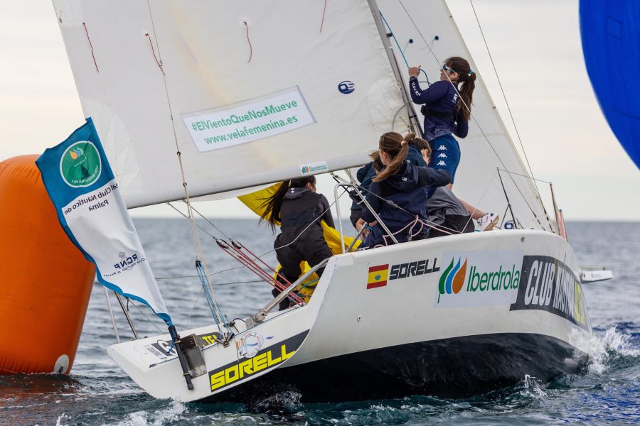 El Team RCNP golpea primero en la Liga de Vela Femenina Iberdrola