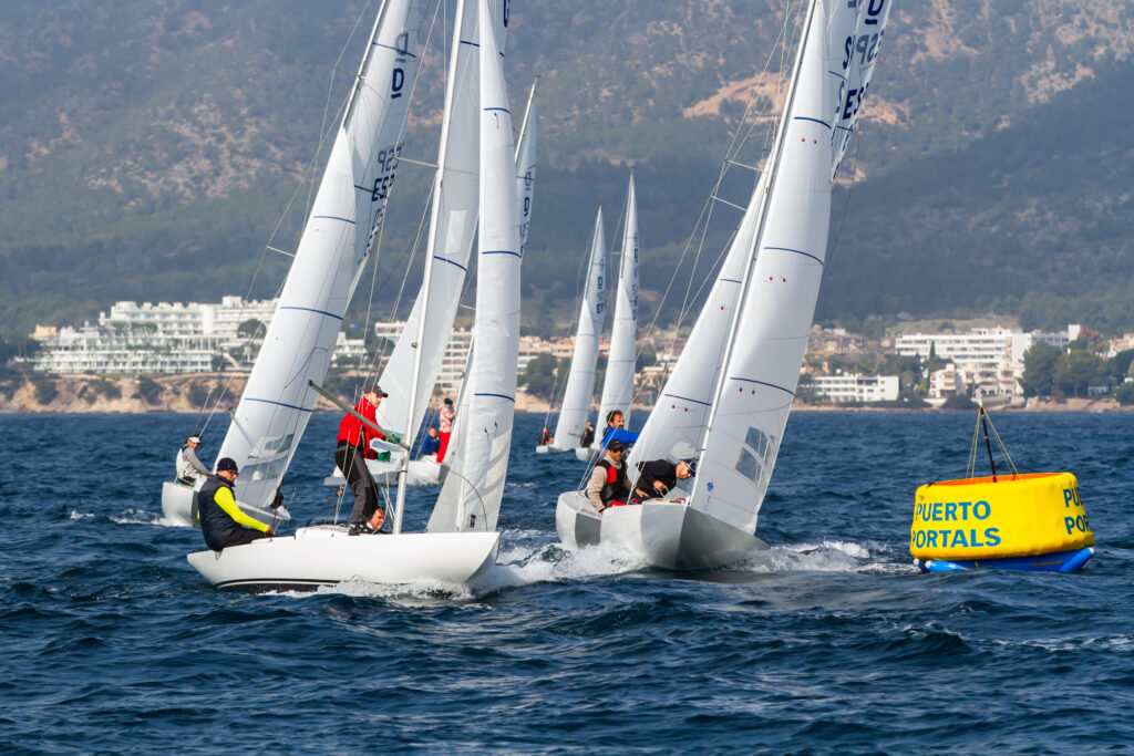 El Miss Behavior golpea dos veces en el estreno de la VII Copa del Mediterráneo