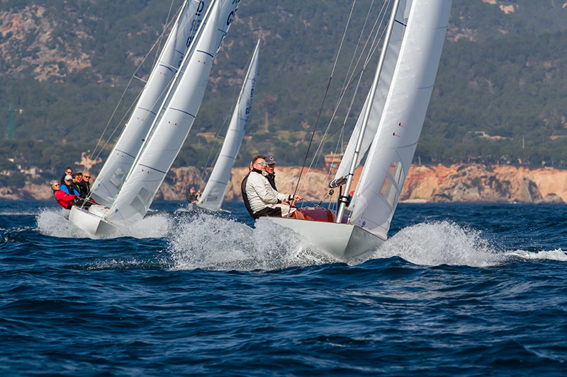 El sueco Miss Behavior mantiene el liderato en una complicada jornada en Puerto Portals