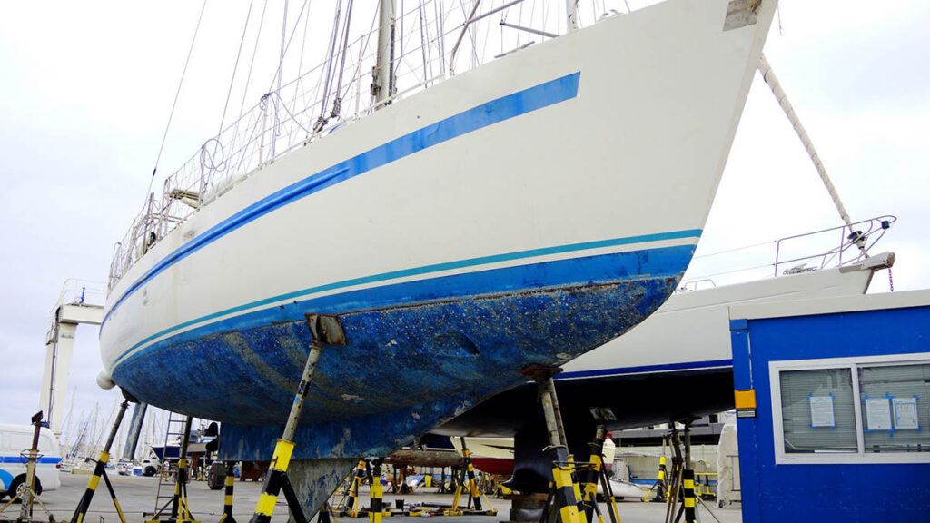 Cómo aplicar la pintura  antifouling adecuada