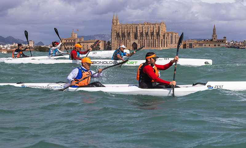 Las embarcaciones dobles doblegan al temporal en la Copa de España de Kayak de Mar