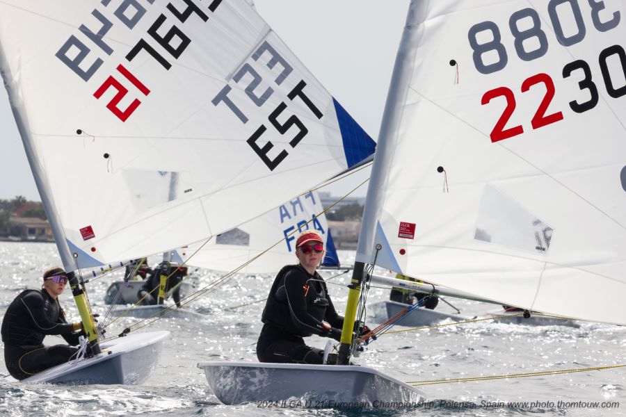 Las regatistas españolas luchan por entrar en el podio en el Europeo de ILCA