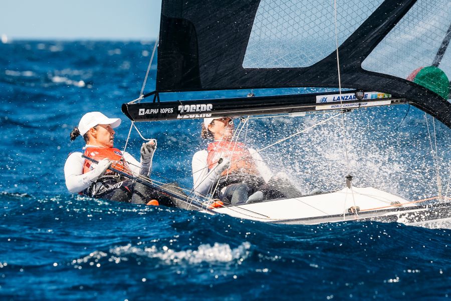 Barceló y Echegoyen empiezan el Mundial de 49erFX en sexta posición