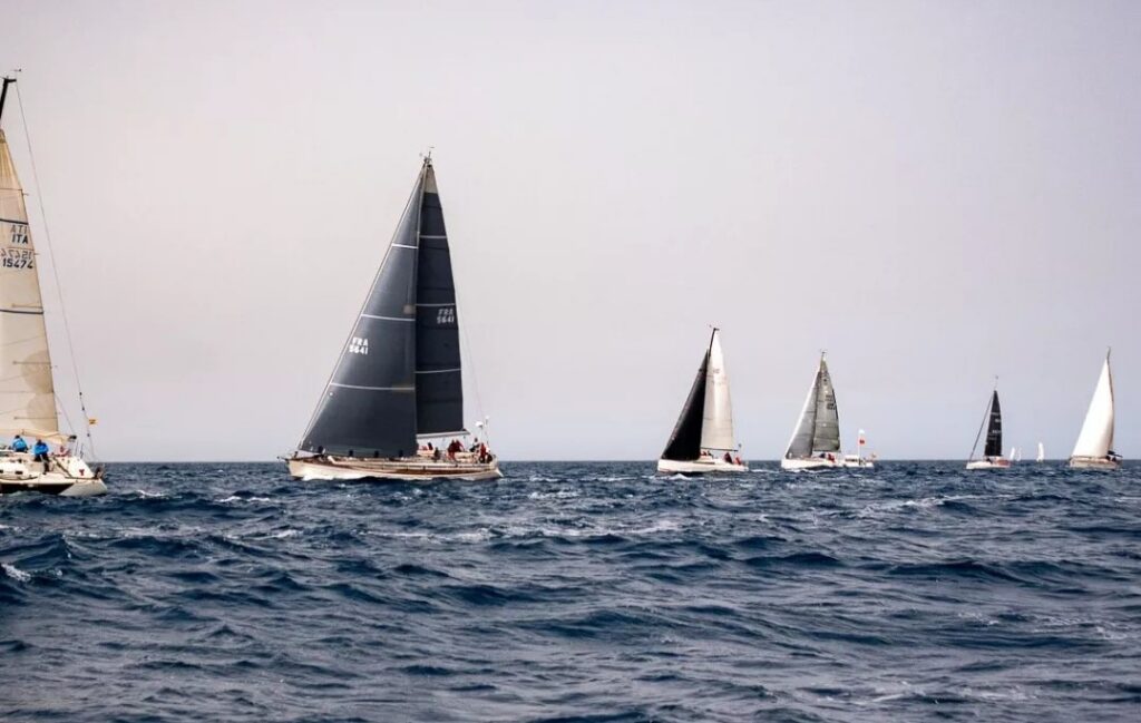 Ginjol, Menut II y Txica Checa ganan la Regata 100 Millas Entre Islas