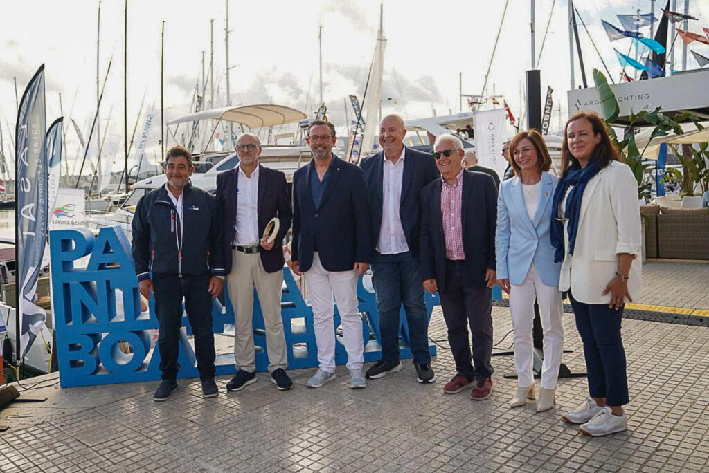 Náutica Morey recibe el  Premio Marcial Sánchez Barcáiztegui por sus 40 años de fidelidad al Salón Náutico de Palma