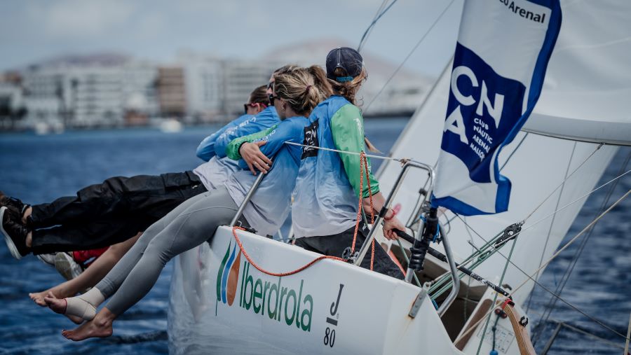 Los equipos de Baleraes dominan la general de la Liga de vela femenina