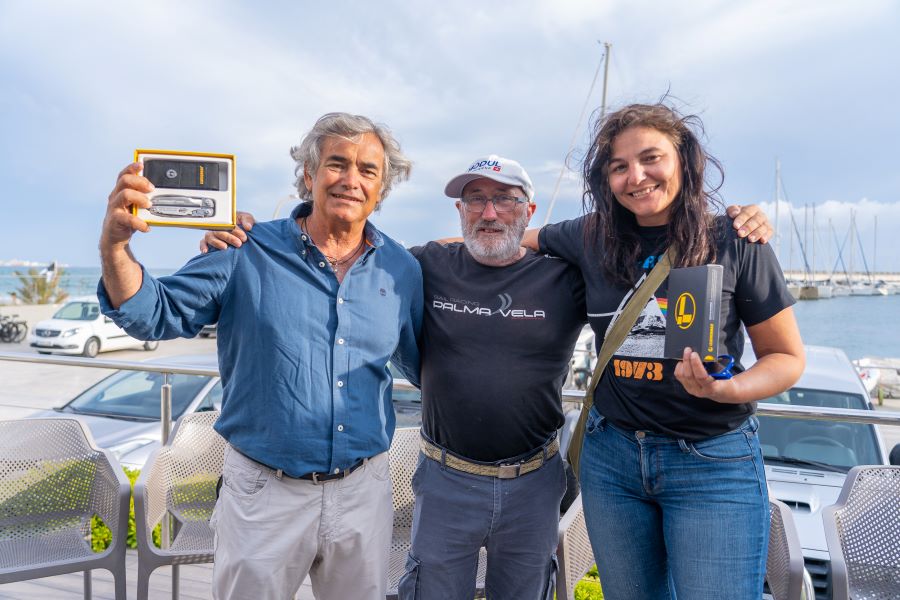 El Blue Flag gana el renovado Trofeo 150 Millas