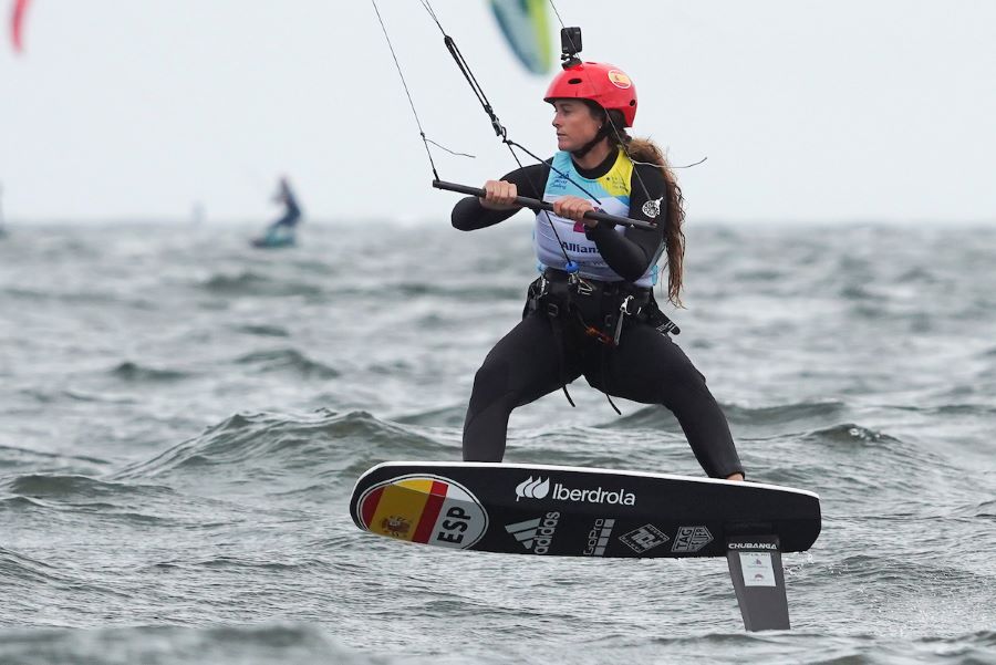 Gisela Pulido mantiene el pulso en el Mundial de Formula Kite