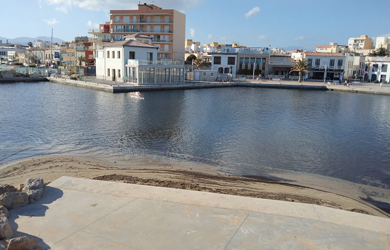 El Molinar tiene playa nueva:  está en su puerto  aún sin estrenar