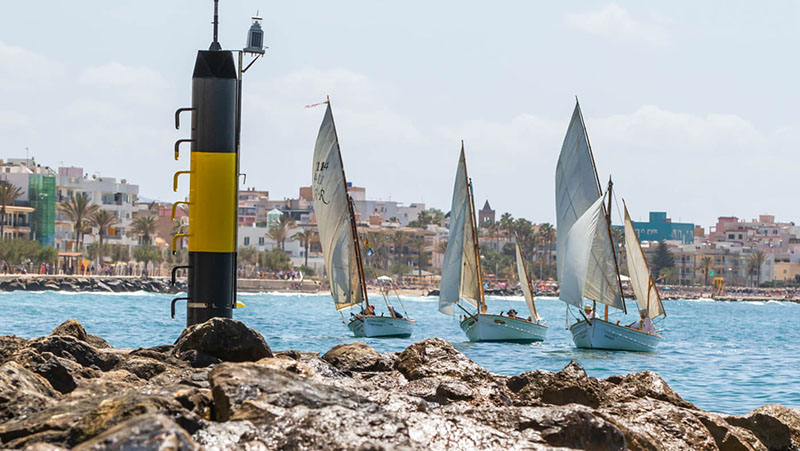 La vela tradicional coge fuerza en Portocolom