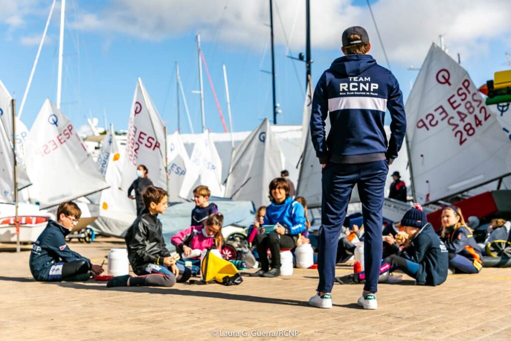 El papel social y deportivo de las escuelas de vela