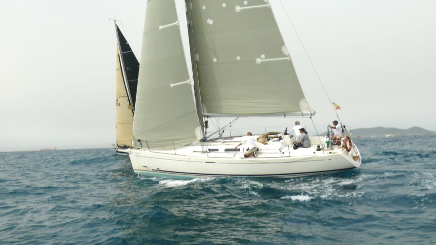 El Alba Alba se lleva el Trofeo Virgen del Carmen de Crucero