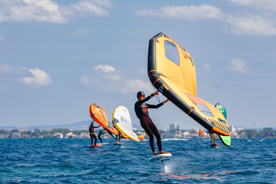 Angel Candel se proclama campeón de Baleares de Wing Foil