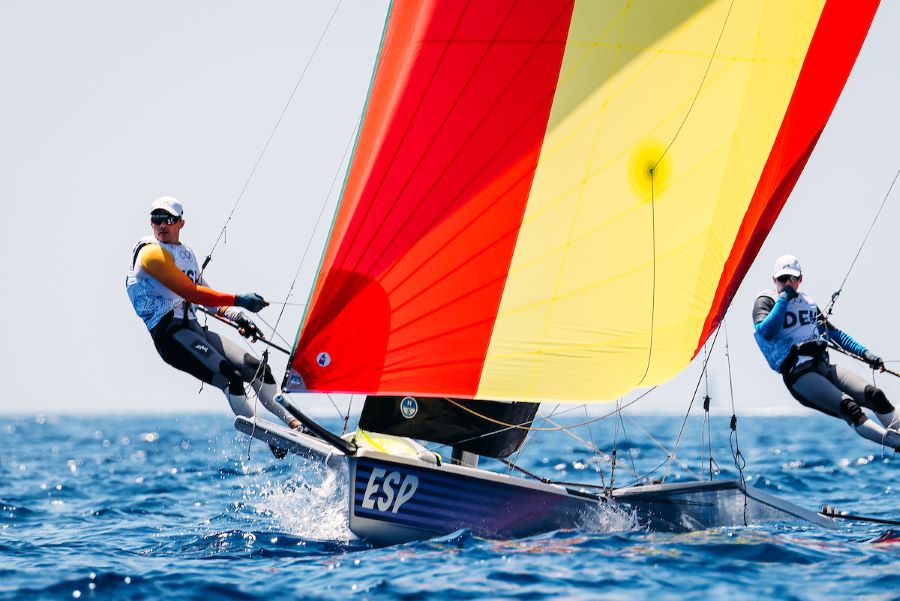 Diego Botín y Florian Trittel escalan hasta el tercer puesto en 49er