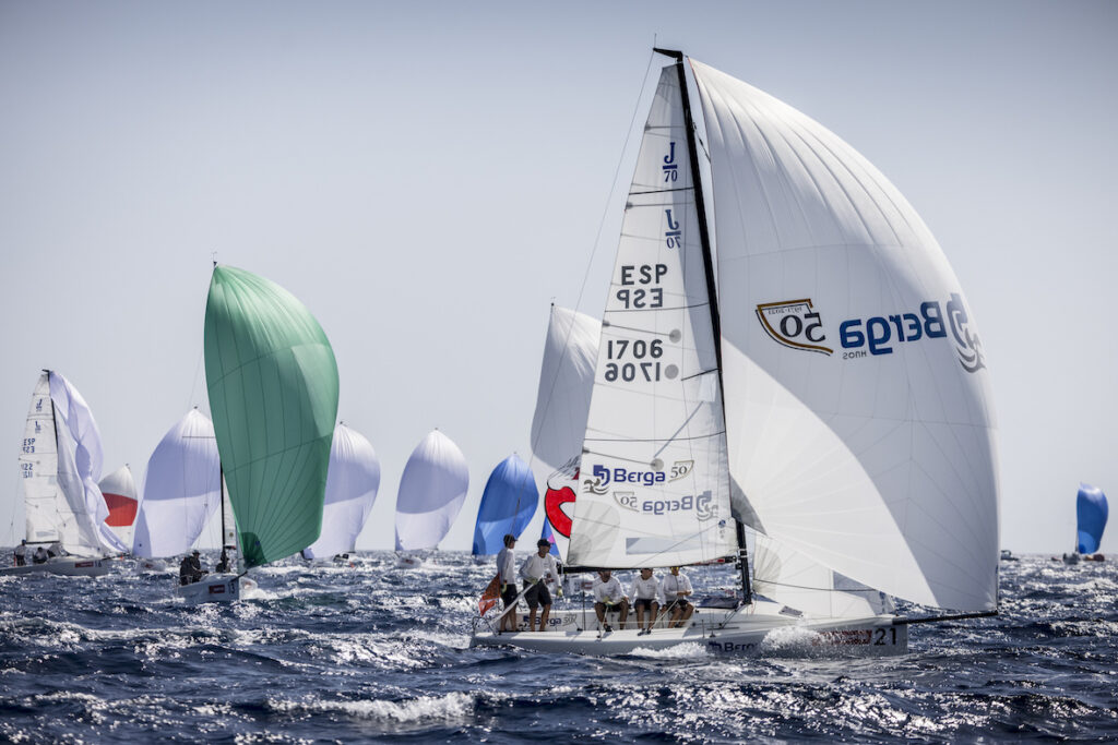 Pleno de clases y regata costera en la segunda jornada de la 42 Copa del Rey MAPFRE