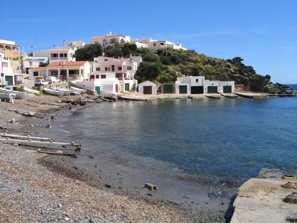 Costas autoriza dos pequeñas marinas secas en Es Murtar y Sa Mesquida