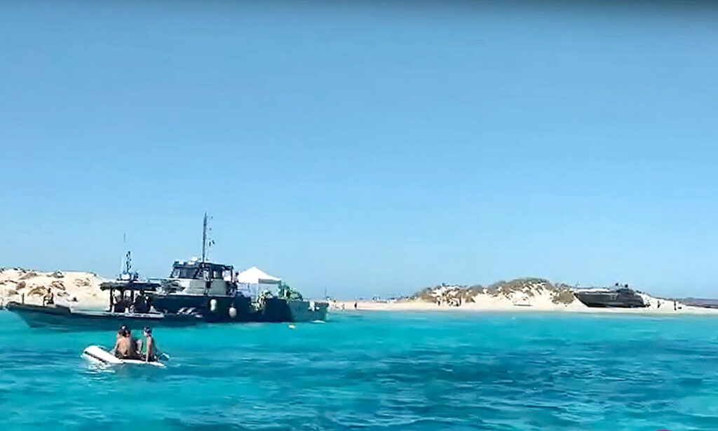 Comienzan los trabajos para sacar de s’Espalmador el yate varado