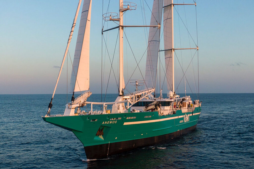 Cargueros a vela: el Anemos ya cruza el Atlántico