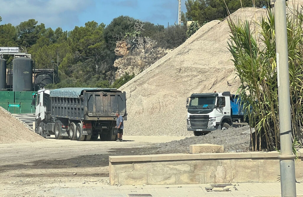 La ‘playa’ del Molinar servirá para rellenar el Paseo Marítimo