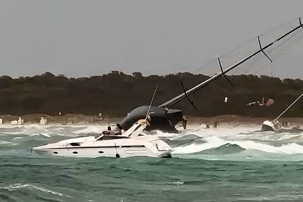 Tormenta en Baleares: un Wally de cuatro millones en apuros y seis barcos contra la costa en Formentera