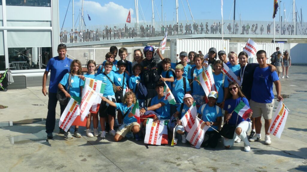 Regatistas del Club Náutico Ibiza viven la experiencia de la Copa América a bordo del Luna Rossa