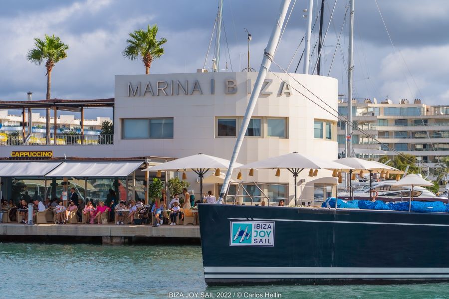 Las grandes esloras ofrecen espectáculo en la Ibiza JoySail