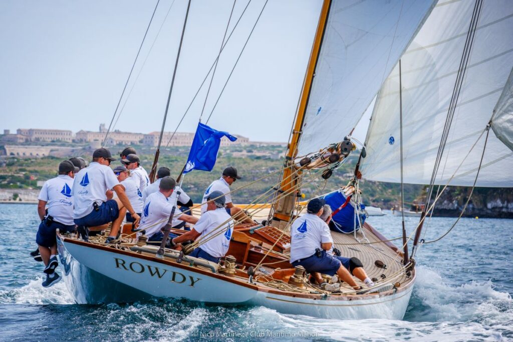 Rowdy, un barco de 108 años recién estrenado