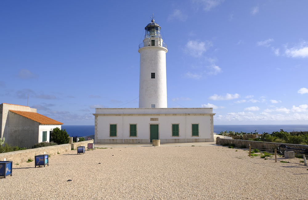 Sóller acoge la muestra “Fareras. La luz que nos guía”