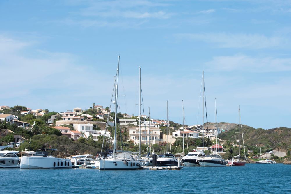 Los Entrecanales desembarcan en Mahón con un canon millonario