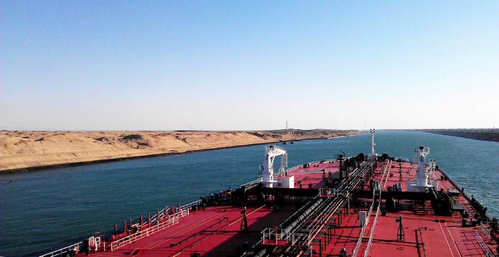 El tráfico por el canal de Suez se desploma por los ataques hutíes