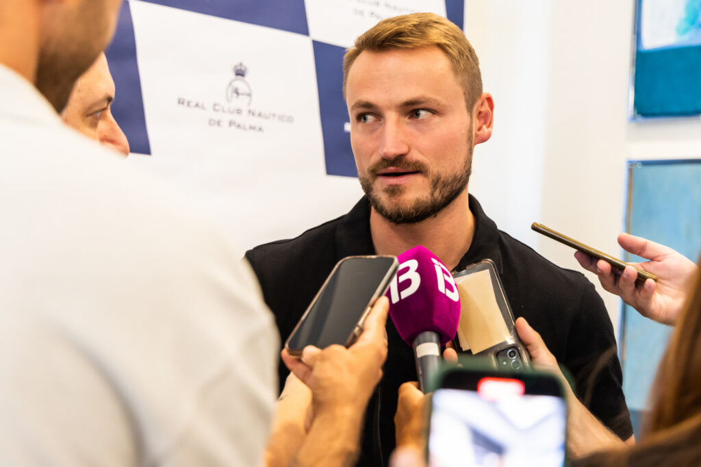 Todo listo para el gran espectáculo del piragüismo en el Parc de la Mar