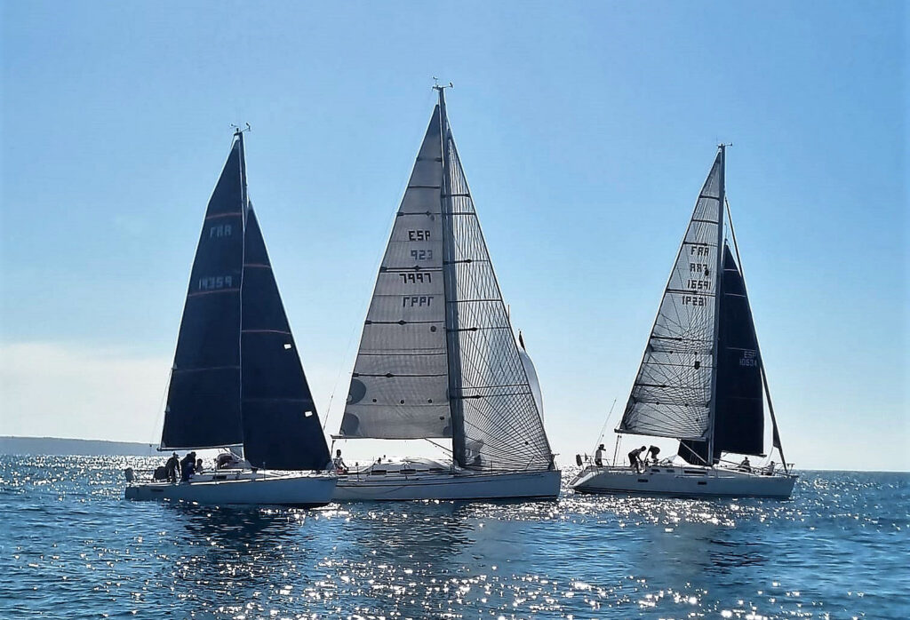 La flota de crucero sortea las calmas y afronta la salida de La Vuelta a Mallorca A3
