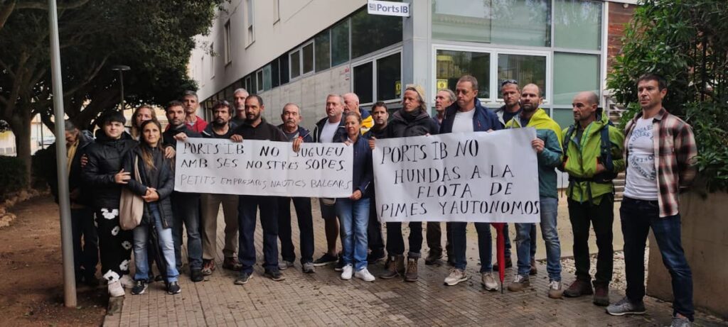 Las pymes del chárter vuelven a la carga: nueva manifestación en la sede de Ports IB