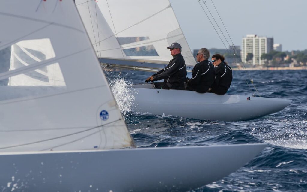 El portugués Easy aprovecha el primer descarte para colocarse líder de las VIII Puerto Portals Dragon Winter Series