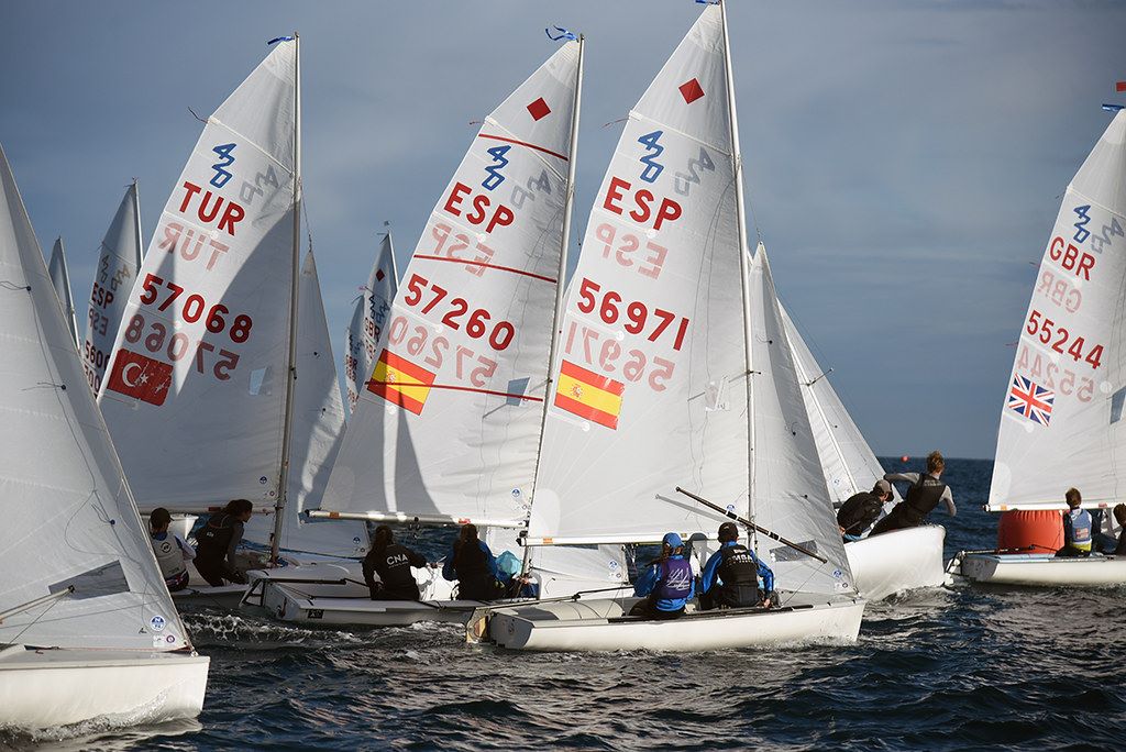Neus Fernández y Martina Gomila suben al podio de la Christmas Race