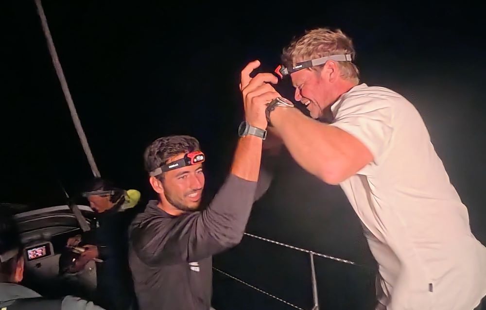 El Maxicat Victoria pulveriza el récord de la Ruta del Descubrimiento