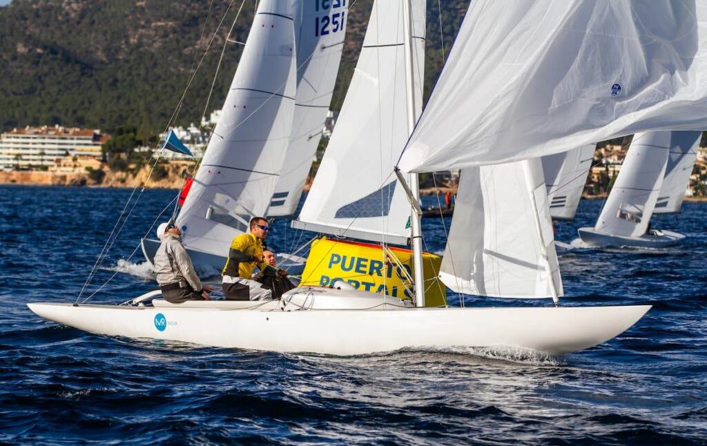 Michael Zankel y el Easy lideran con solidez las VIII Puerto Portals Dragon Winter Series