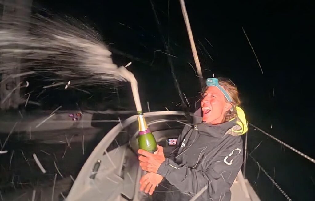 Entrevista en el océano con Pilar Casares, tripulante del catamarán Victoria