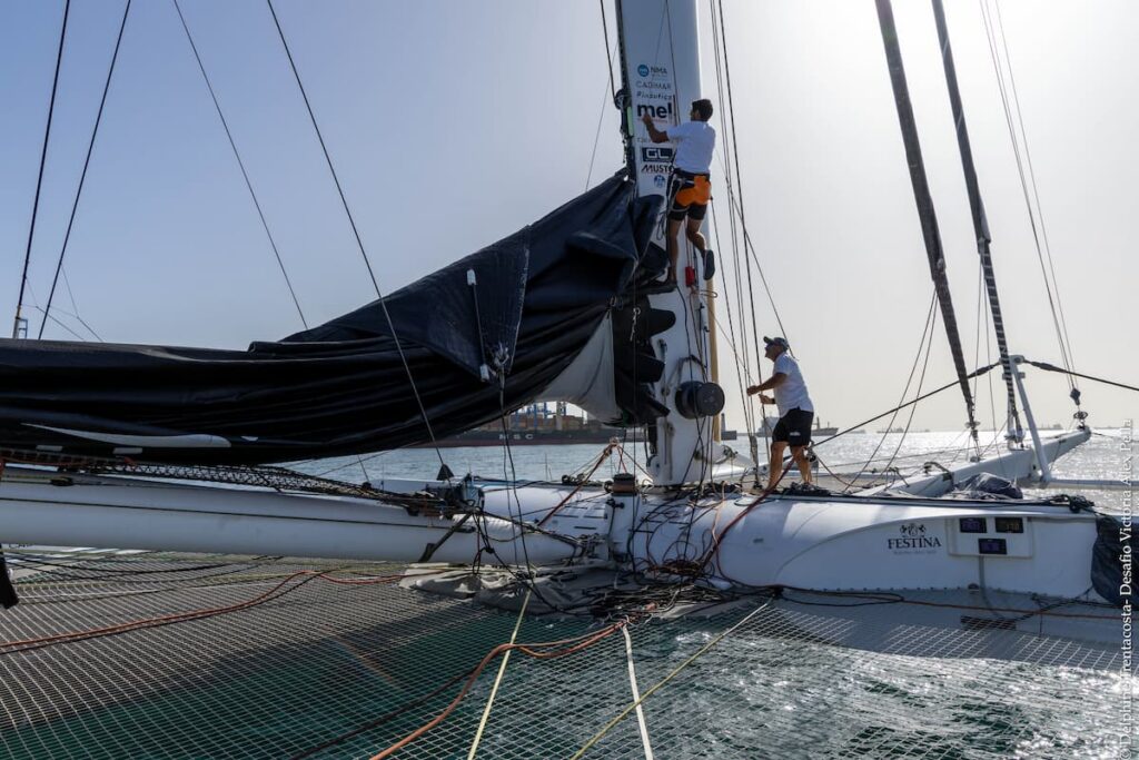 Pella y su tripulación, a por el récord del MAPFRE